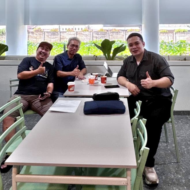 Abhi, Managing Director of AKAN Coffee Indonesia, engaged in a strategic discussion with representatives from the Specialty Coffee Association of Indonesia (SCAI), including Mr. Karya Elly (Vice Chairman I of the Specialty Coffee Association of Indonesia – SCAI). This discussion reflects how a professional Indonesian green coffee exporter must continuously adapt to global market dynamics.